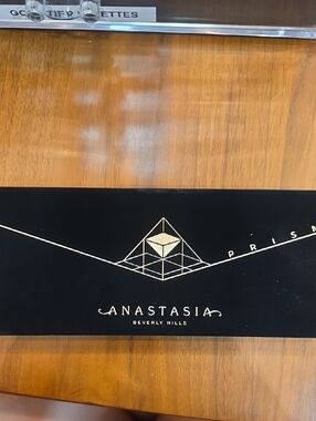 Anastasia Beverly Hills Black & Gold Prism Eyeshadow Palette